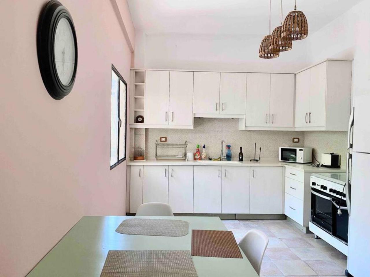 3BR on MM stairs with a quiet terrace view 4
