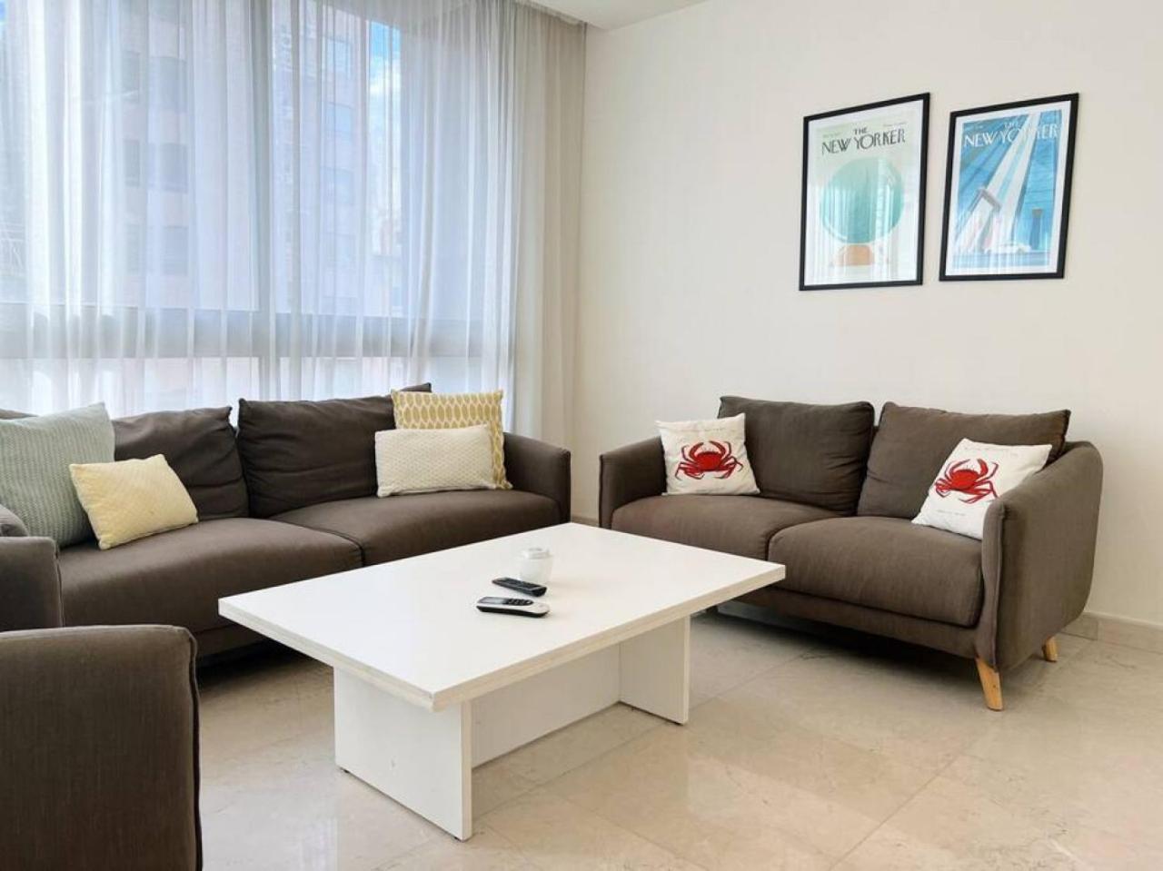 Modern 3BR Apt next to Hotel Dieu view 4