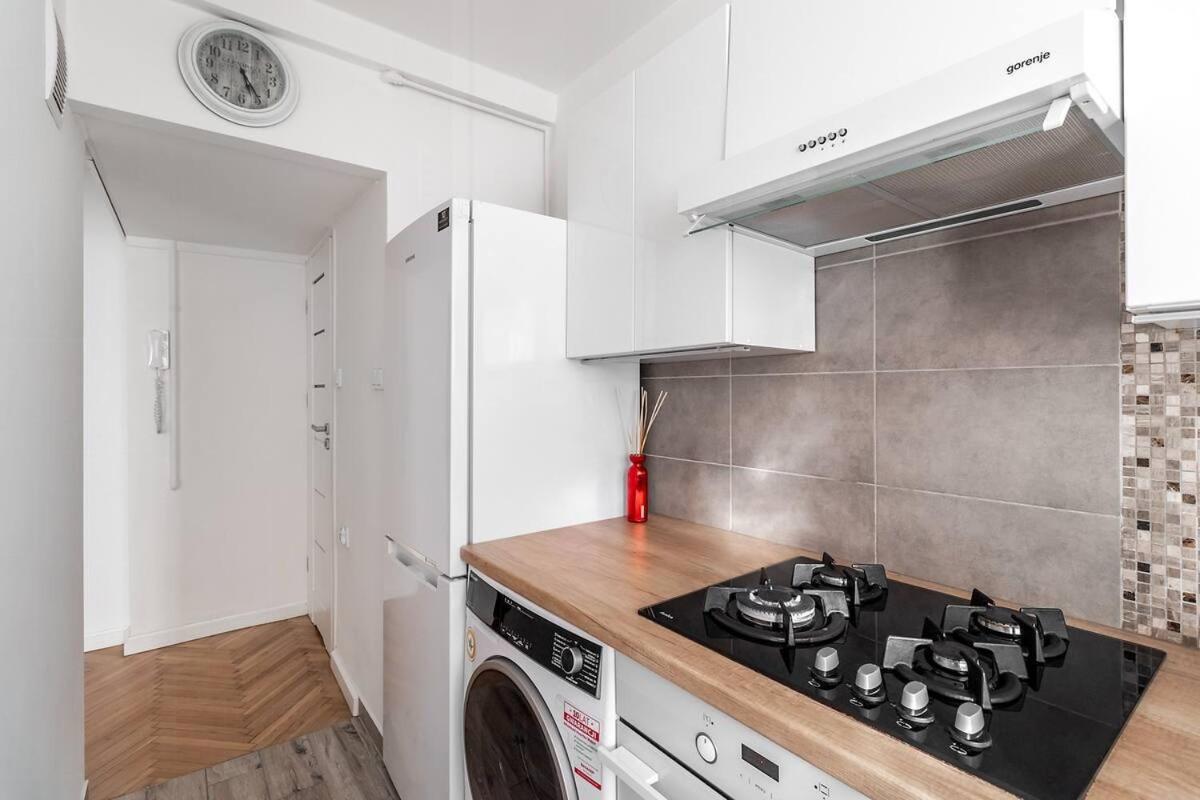 Golden Apartments Warsaw - One-Bedroom near POLIN Museum, Anielewicza