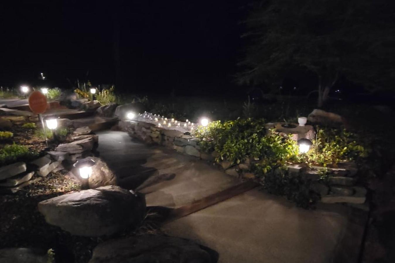 Comfy Log Cabin Family & Pet Kind by State & Waterparks! view 4