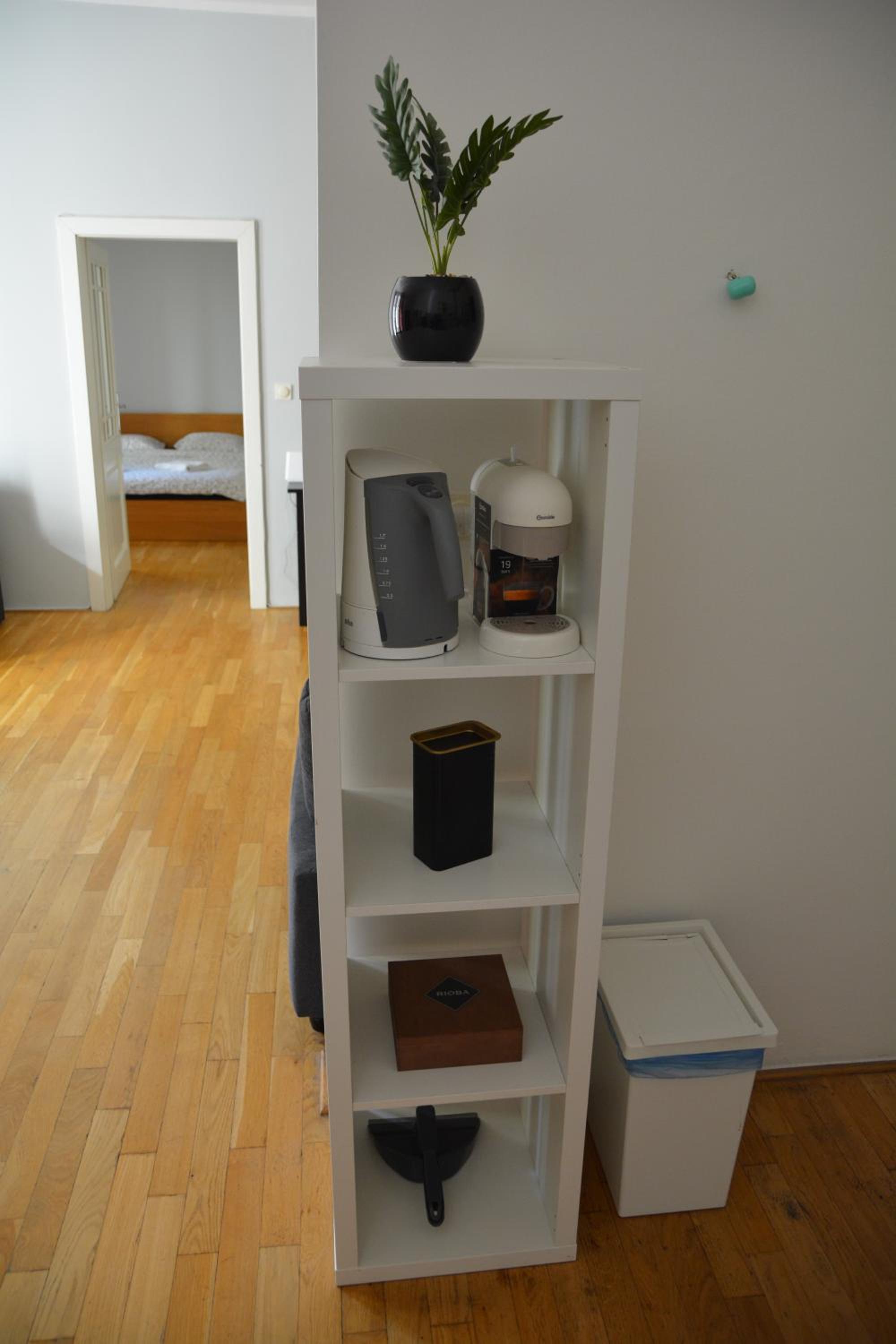 City Centre Garden Apartment with parking