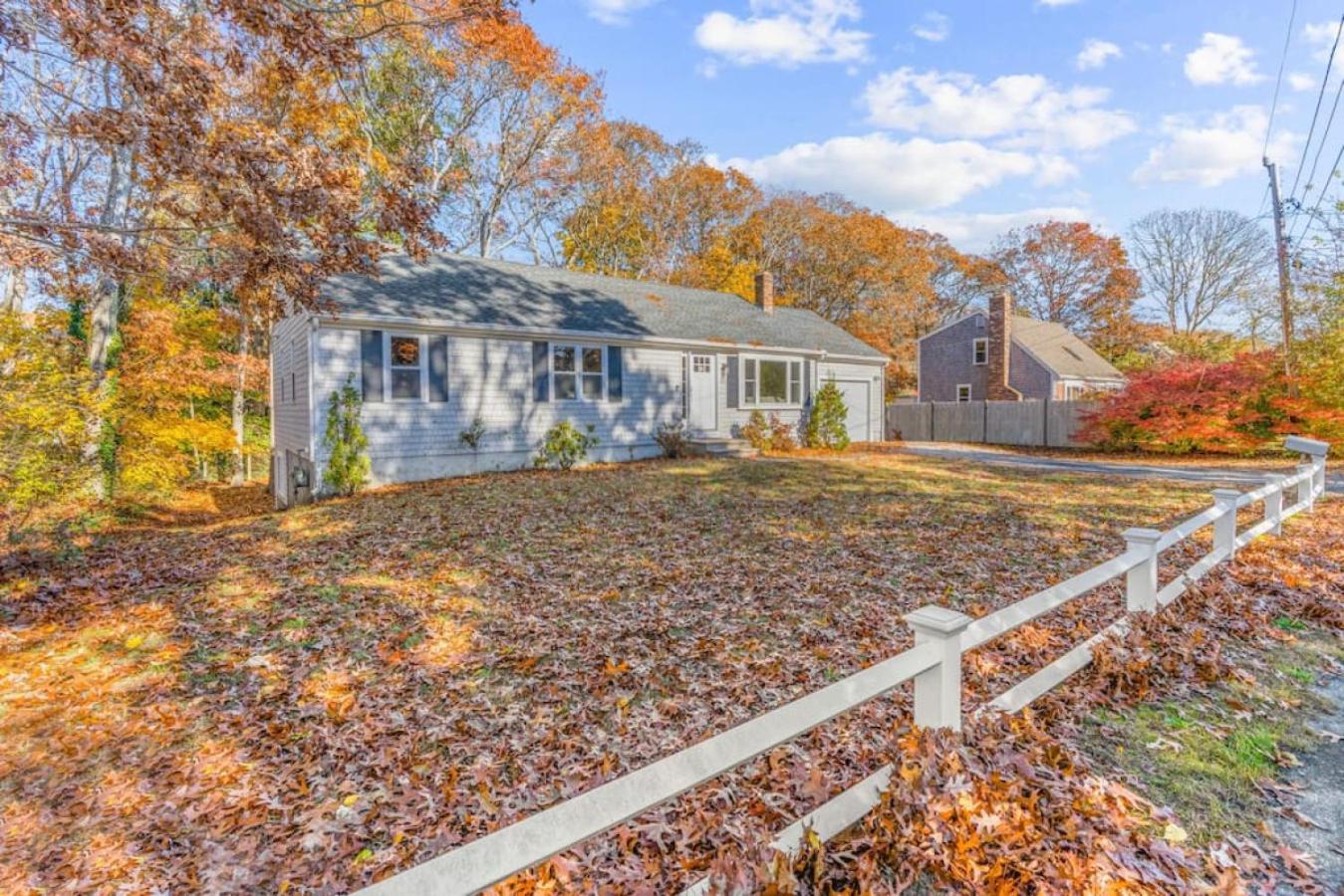 Cozy Spacious Home Walk to the Beach and 1 Mile to Downtown Hyannis view 3