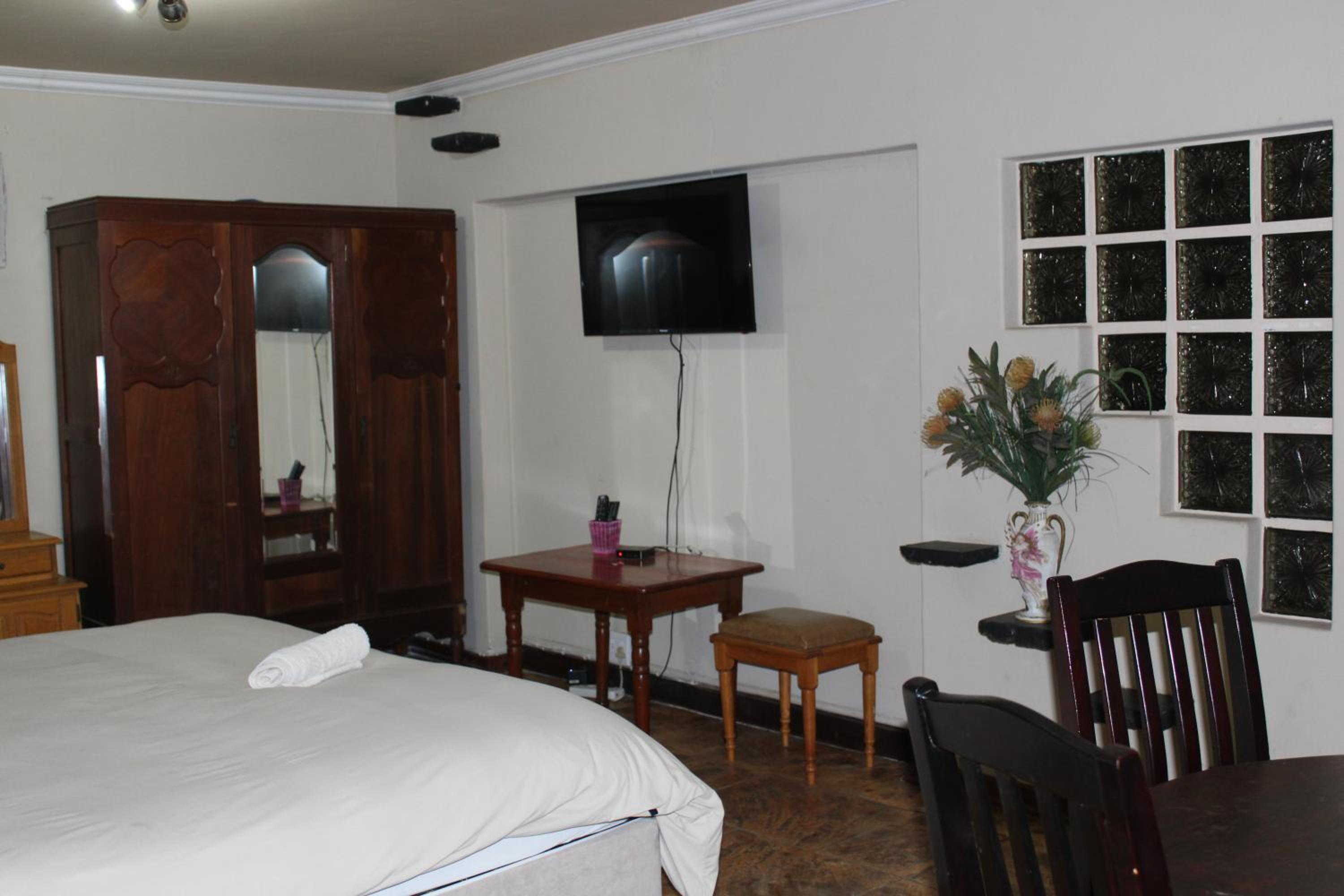 Montrose River Lodge