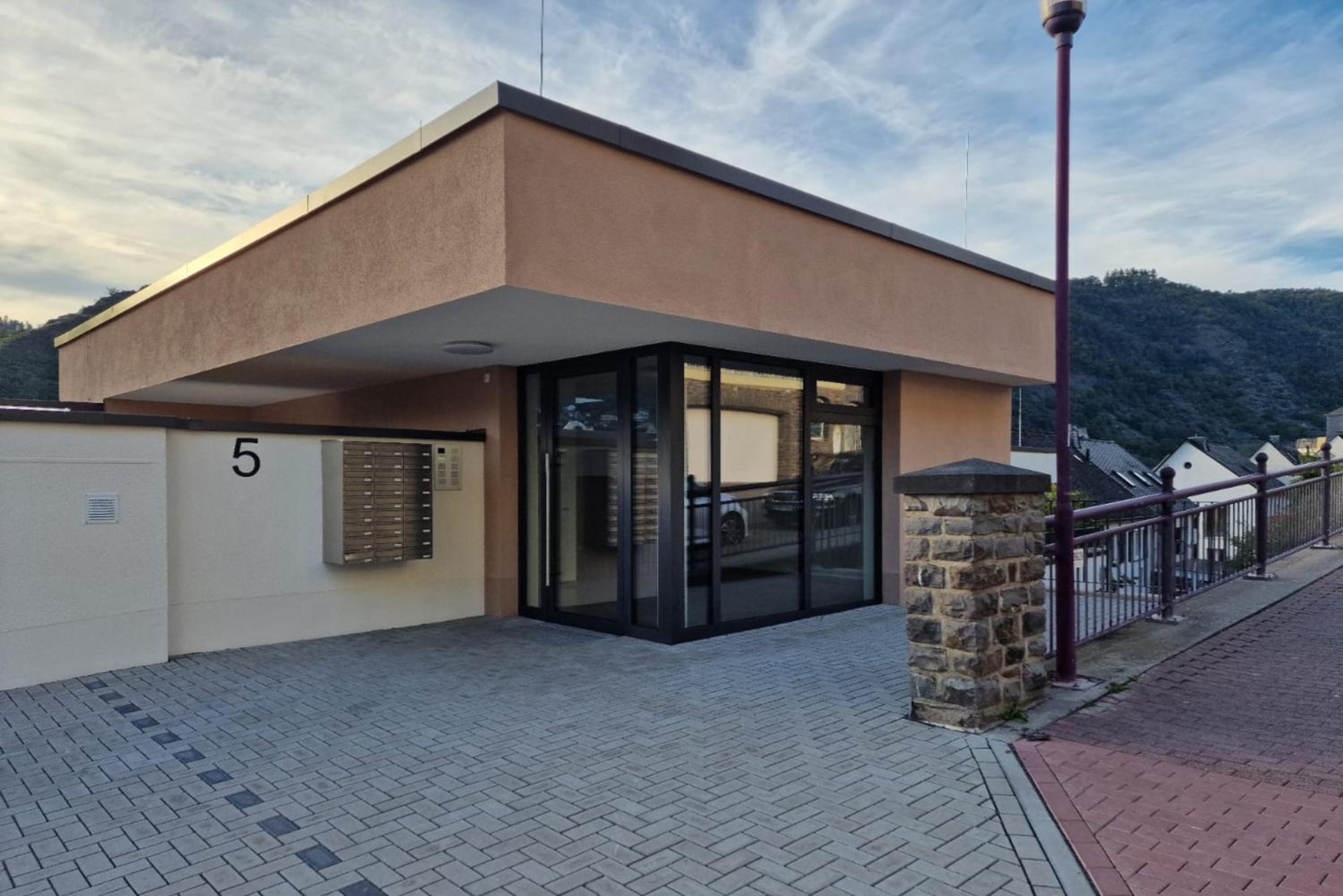 Vivamosel: Appartement mit Mosel & Burgblick - Balkon - Parken - Aufzug - Fahrradraum