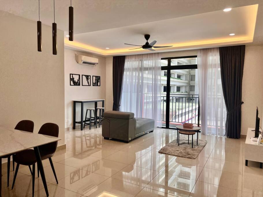 (Mt. Austin) Lavish Suite 3BR2B by Cowidea