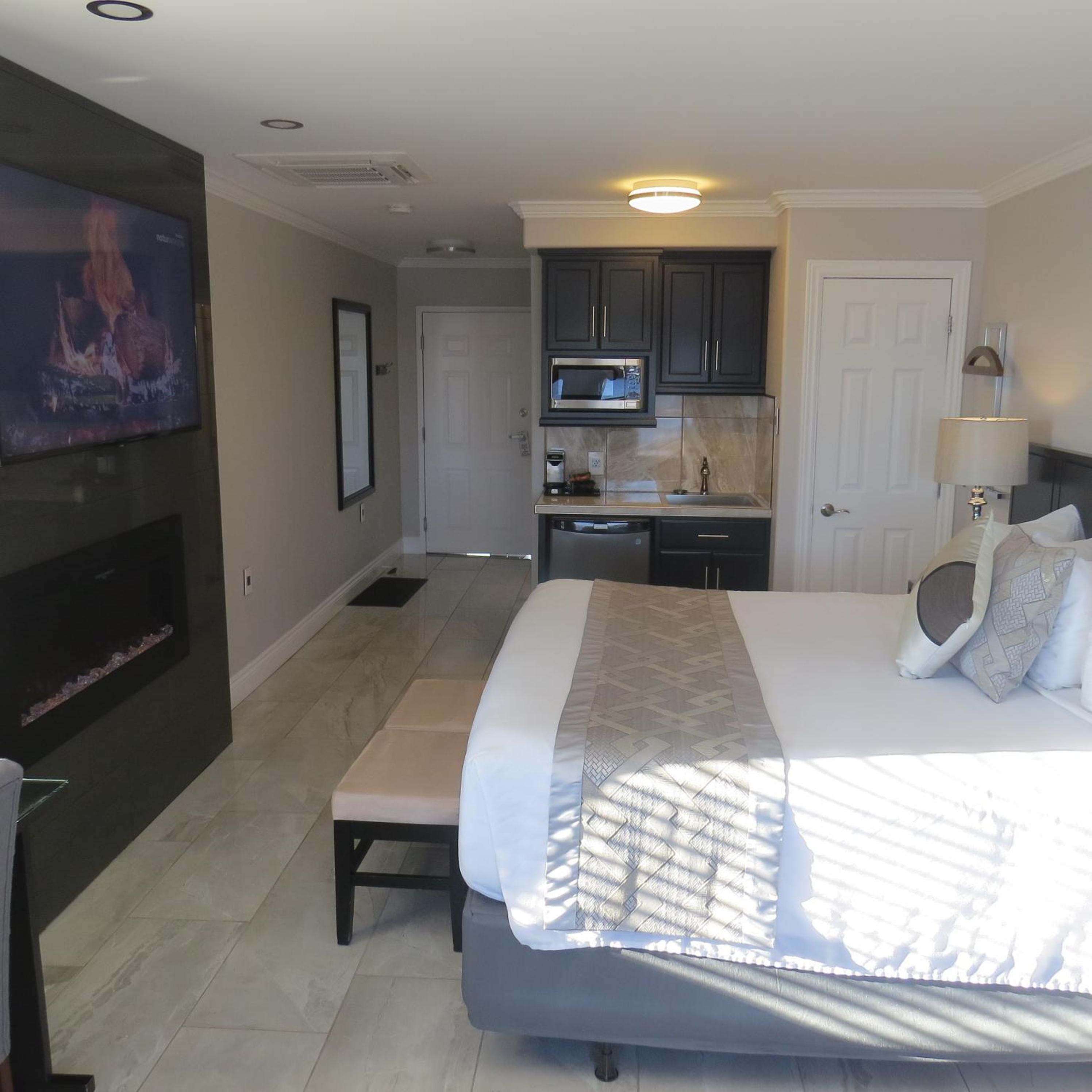 Dockside Suites