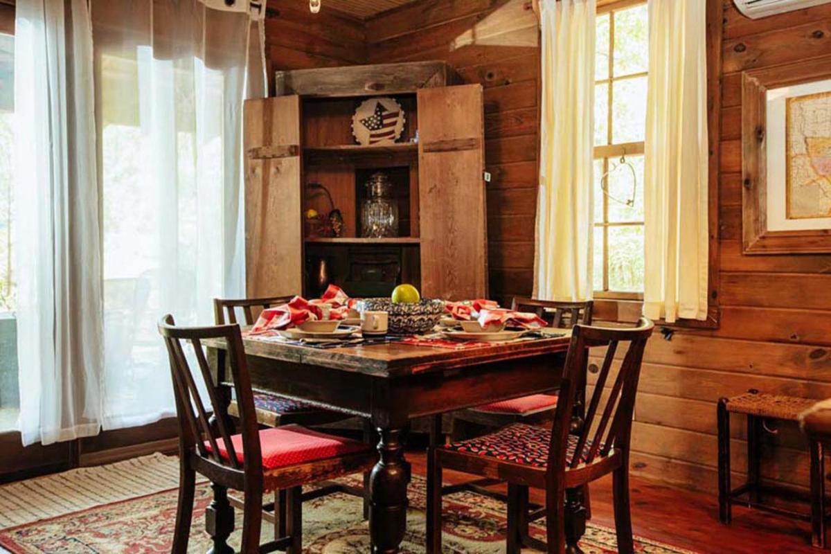 Jasper Vacations - The Bird  Butterfly Inn - Property Image 36