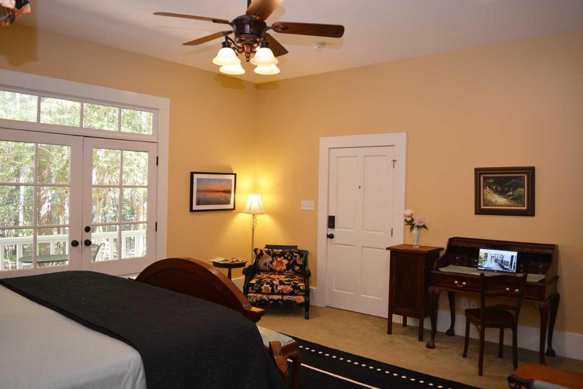 Jasper Vacations - The Bird  Butterfly Inn - Property Image 5