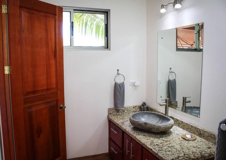 Casita Colibri–Mile to the Beach–Cable&Fiber Wifi!