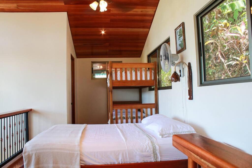 Casita Colibri–Mile to the Beach–Cable&Fiber Wifi!