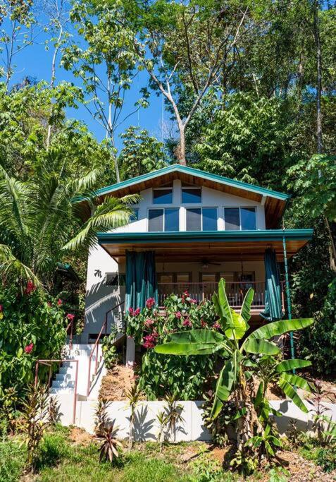 Casita Colibri–Mile to the Beach–Cable&Fiber Wifi!