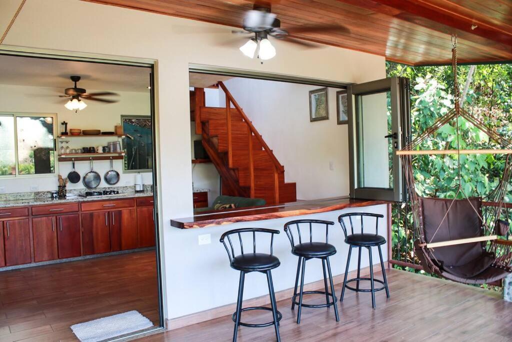 Casita Colibri–Mile to the Beach–Cable&Fiber Wifi!