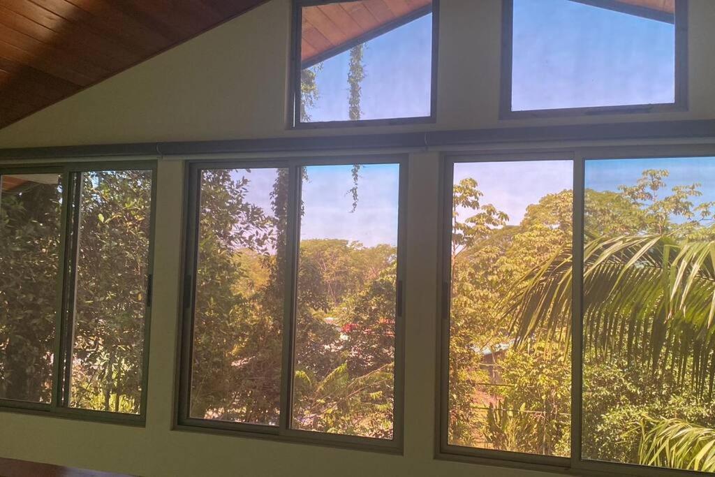 Casita Colibri–Mile to the Beach–Cable&Fiber Wifi!