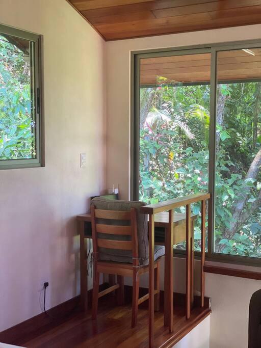 Casita Colibri–Mile to the Beach–Cable&Fiber Wifi!