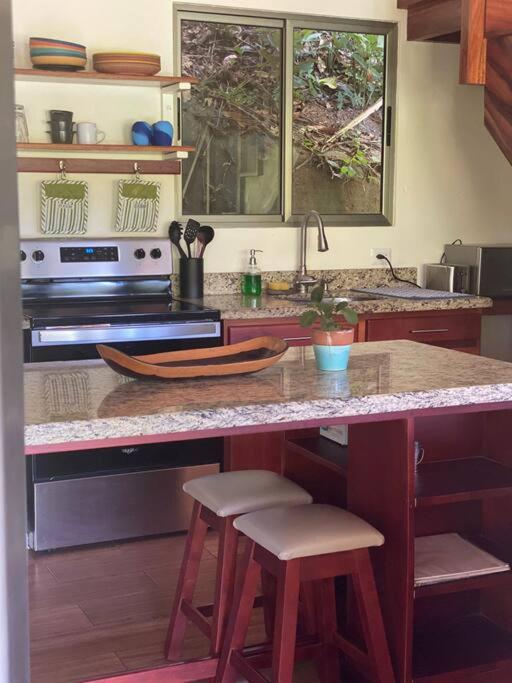 Casita Colibri–Mile to the Beach–Cable&Fiber Wifi!
