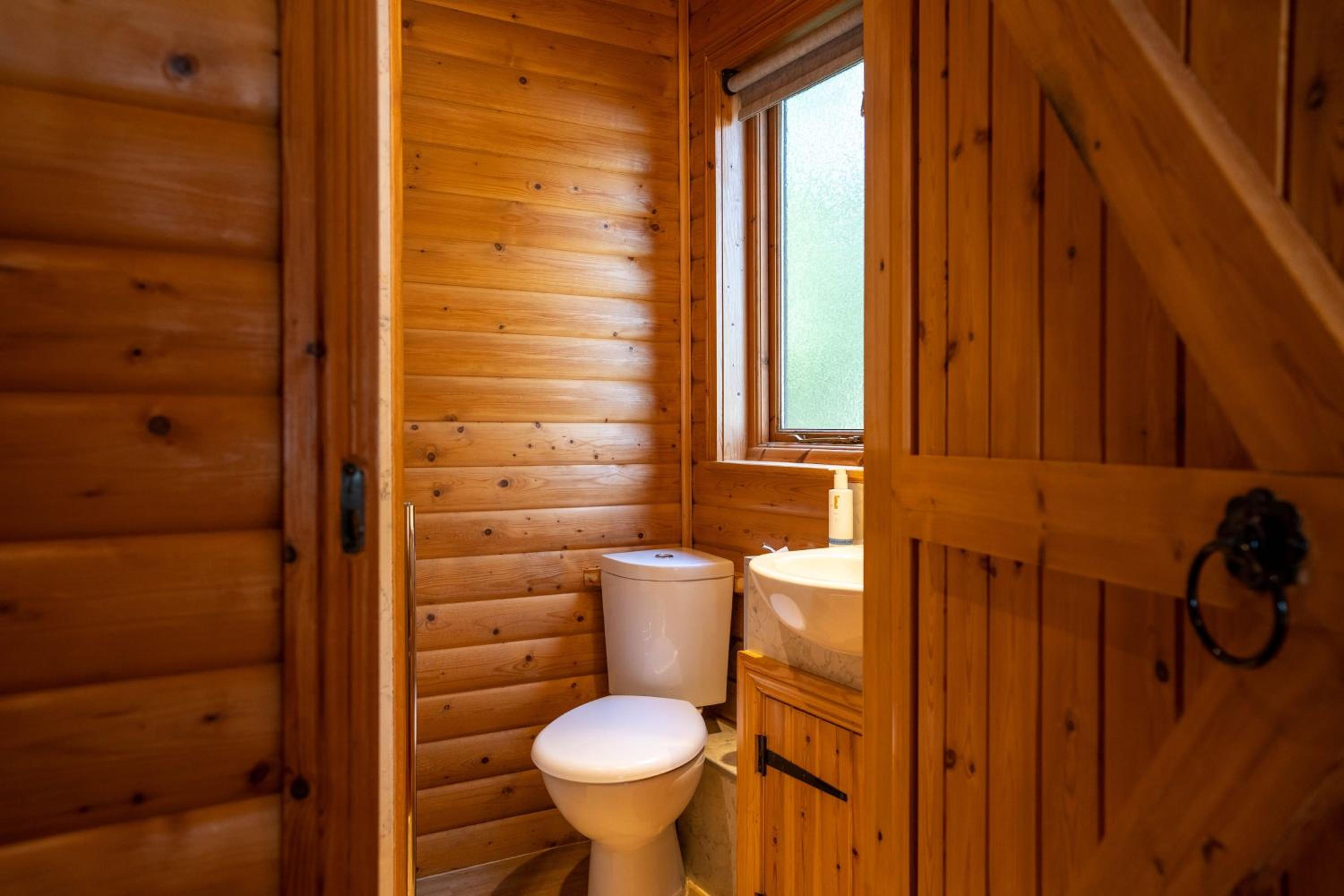 Heron Lodge with Hot-tub
