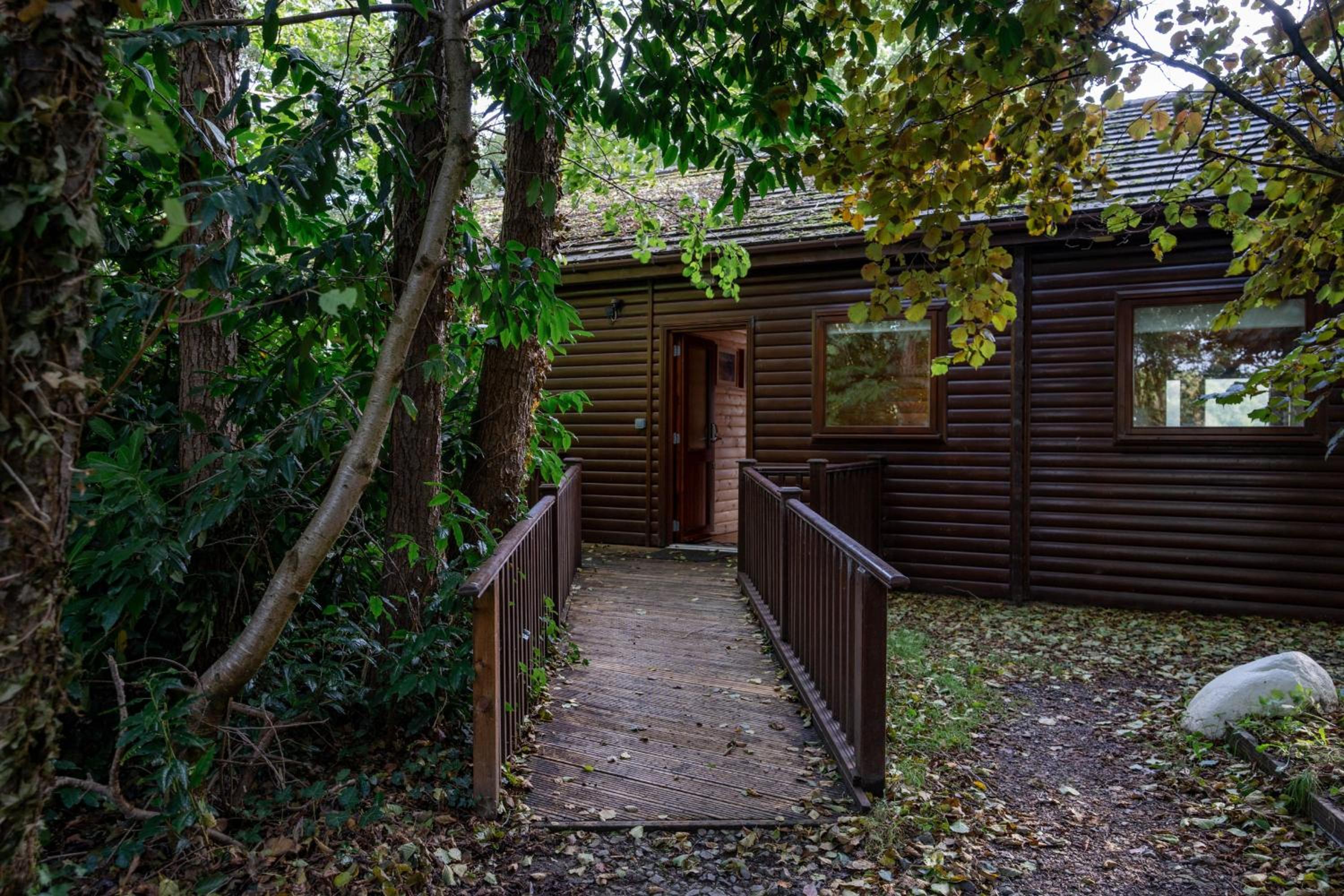 Heron Lodge with Hot-tub