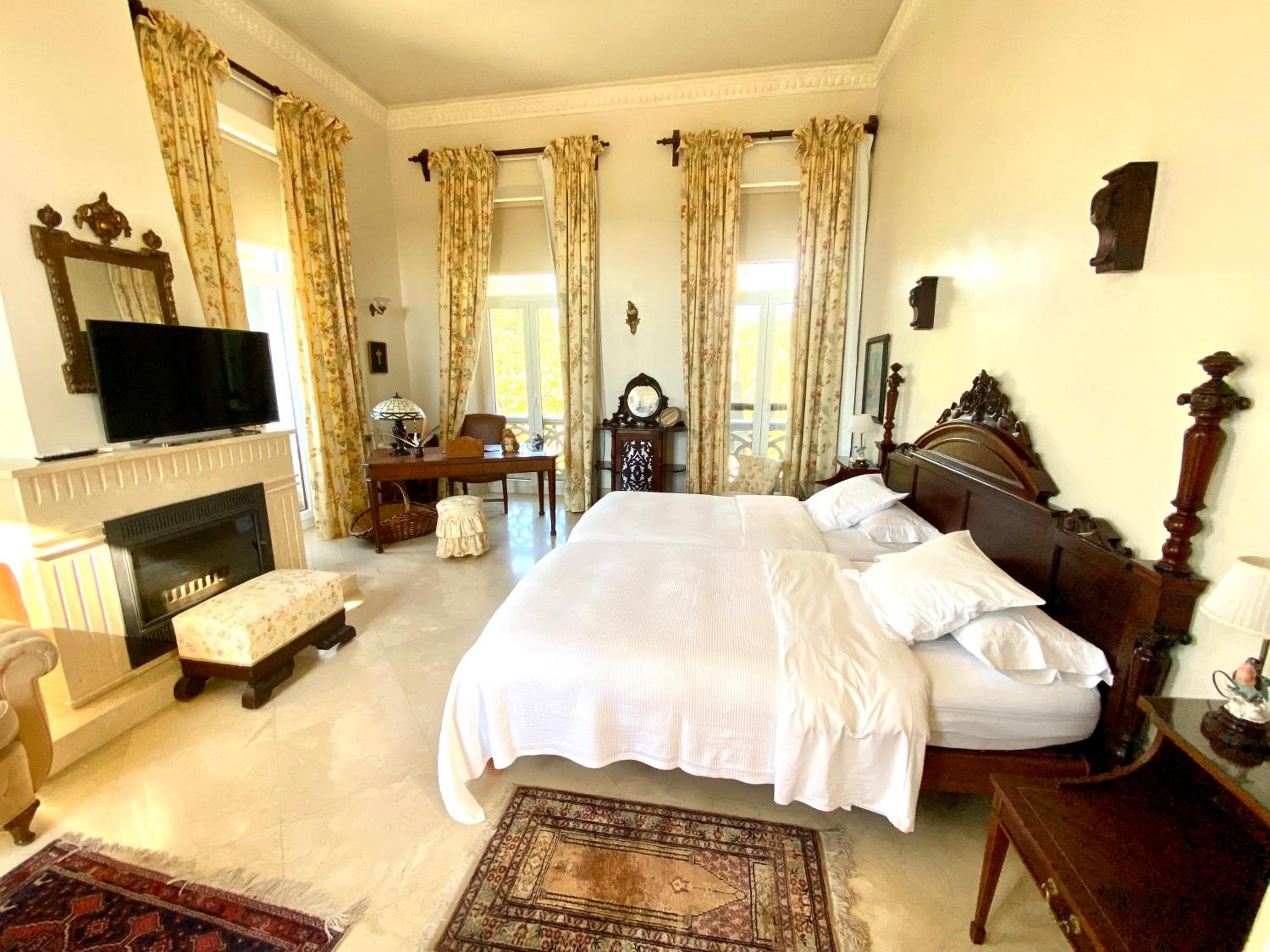 Casa de los Bates view 2