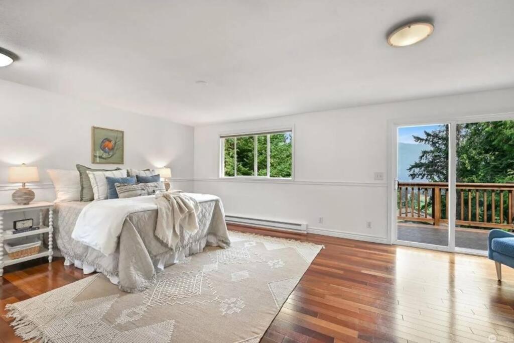 Serene Lake View Home view 4