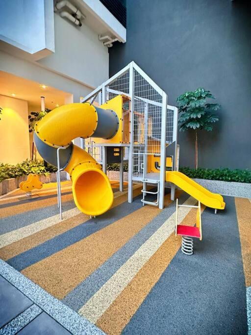 Q2 [2-4pax] Monorail-PavilionKL Bukit Bintang KLCC