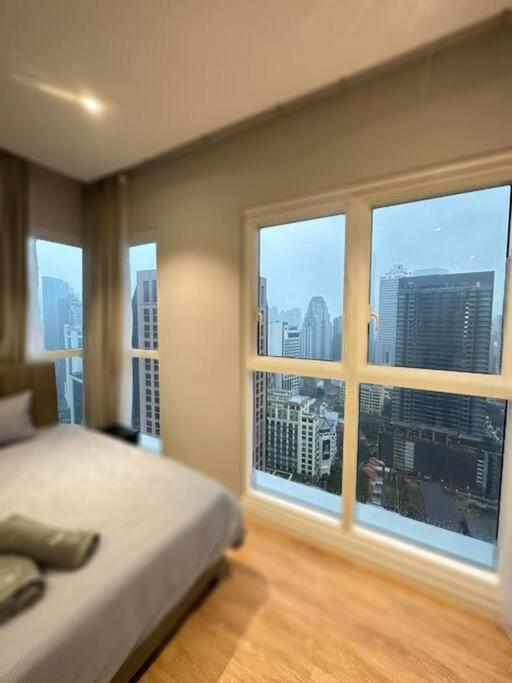 Q2 [2-4pax] Monorail-PavilionKL Bukit Bintang KLCC