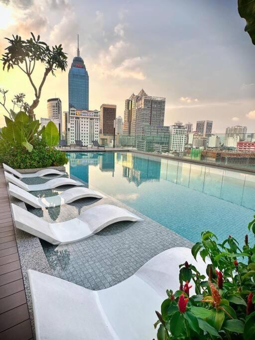 Q2 [2-4pax] Monorail-PavilionKL Bukit Bintang KLCC