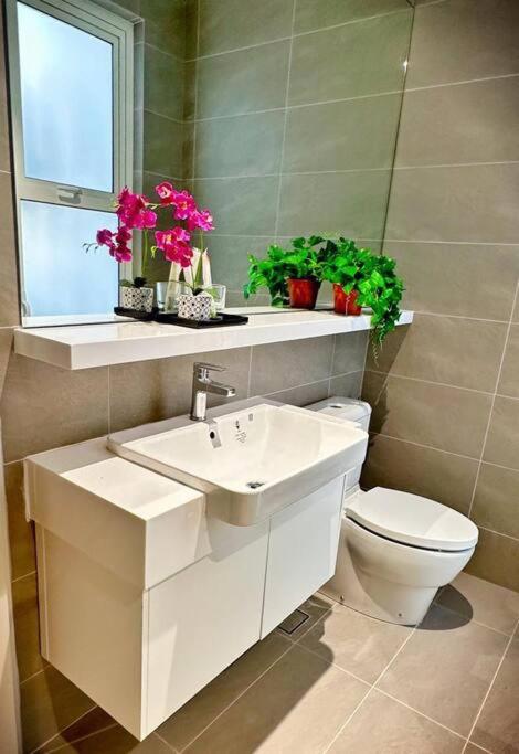 Q2 [2-4pax] Monorail-PavilionKL Bukit Bintang KLCC