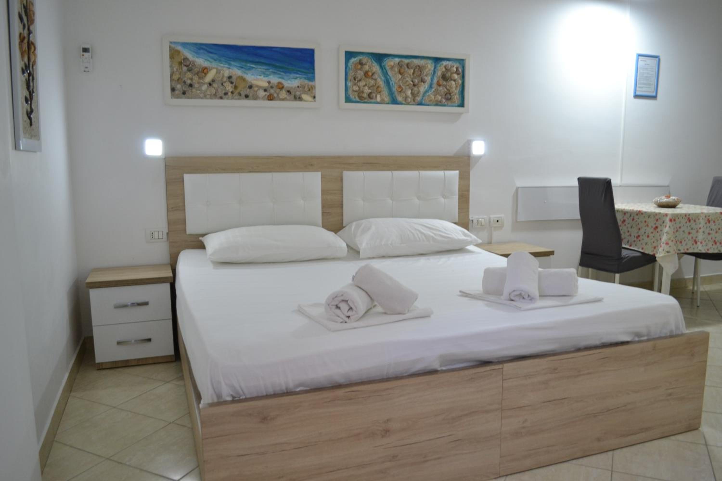 Seashell Art Decor Studio & Private Garage