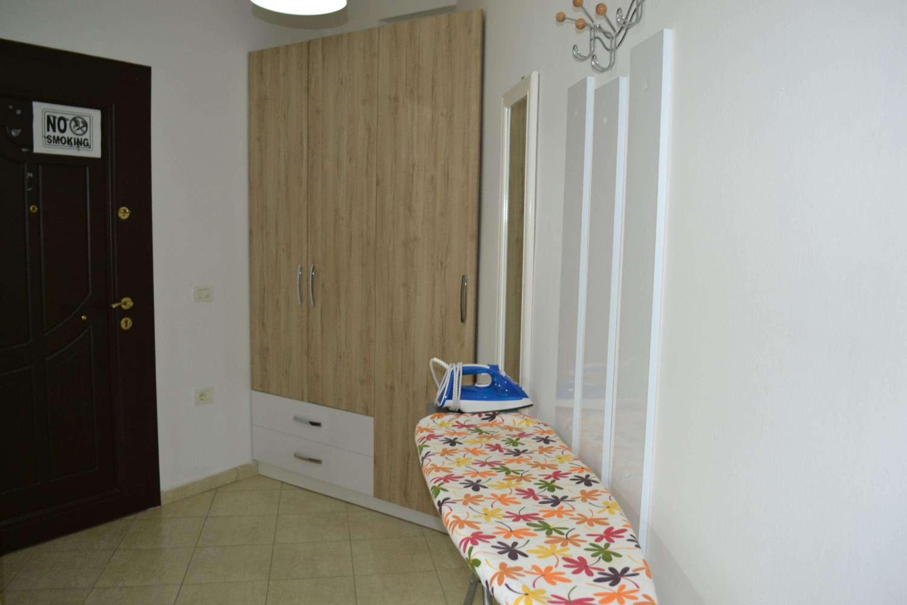 Seashell Art Decor Studio & Private Garage