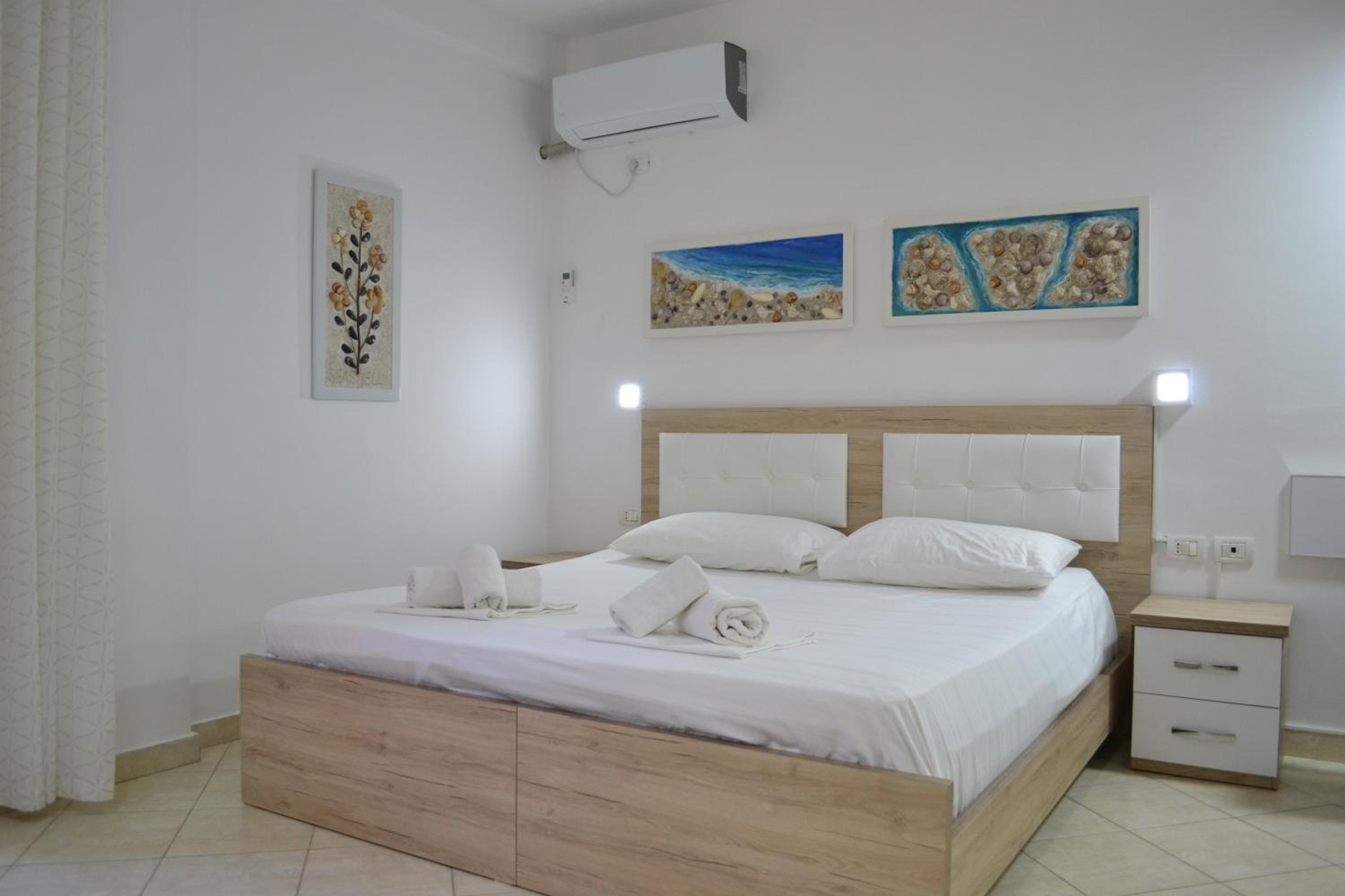 Seashell Art Decor Studio & Private Garage