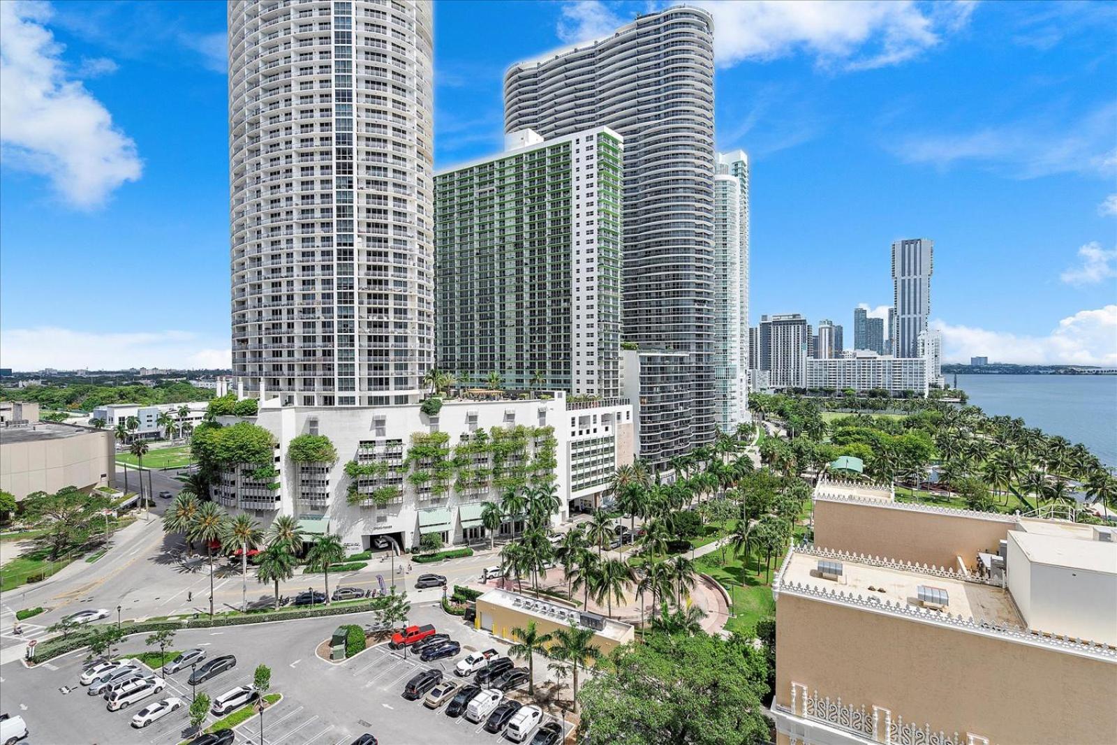 Beautiful Water & Park Views, Remodeled, WFH Office