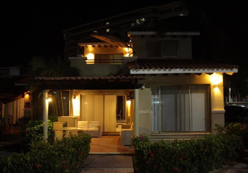Casa a la orilla del mar en zona hotelera Ixtapa view 4