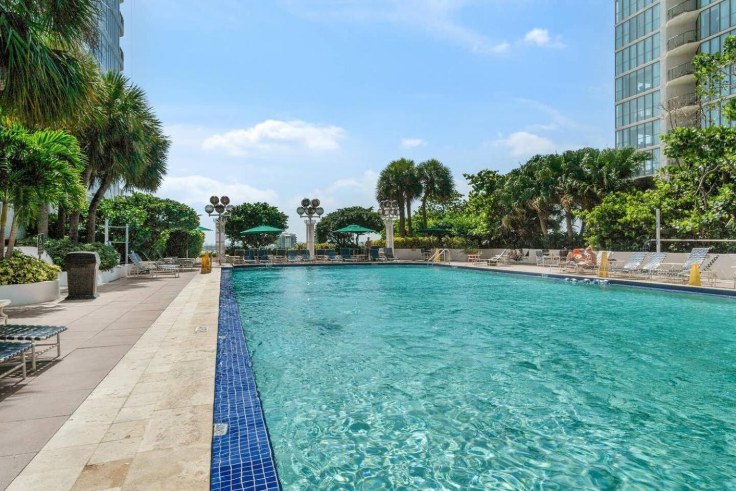 Beautiful Water & Park Views, Remodeled, WFH Office