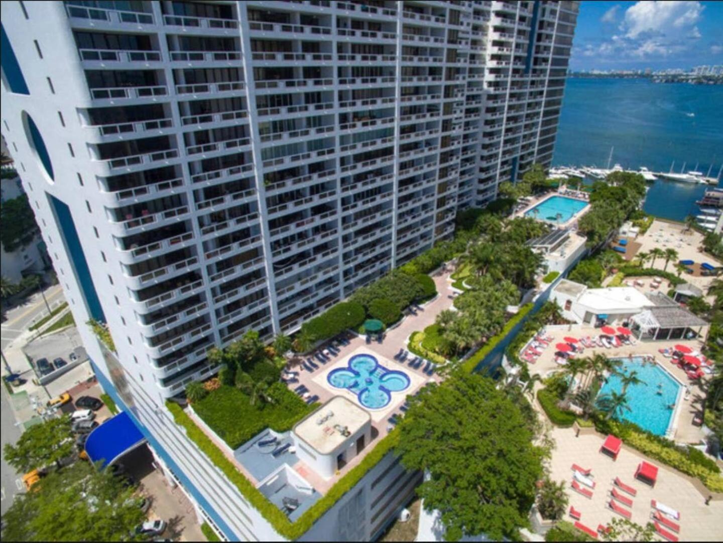 Beautiful Water & Park Views, Remodeled, WFH Office