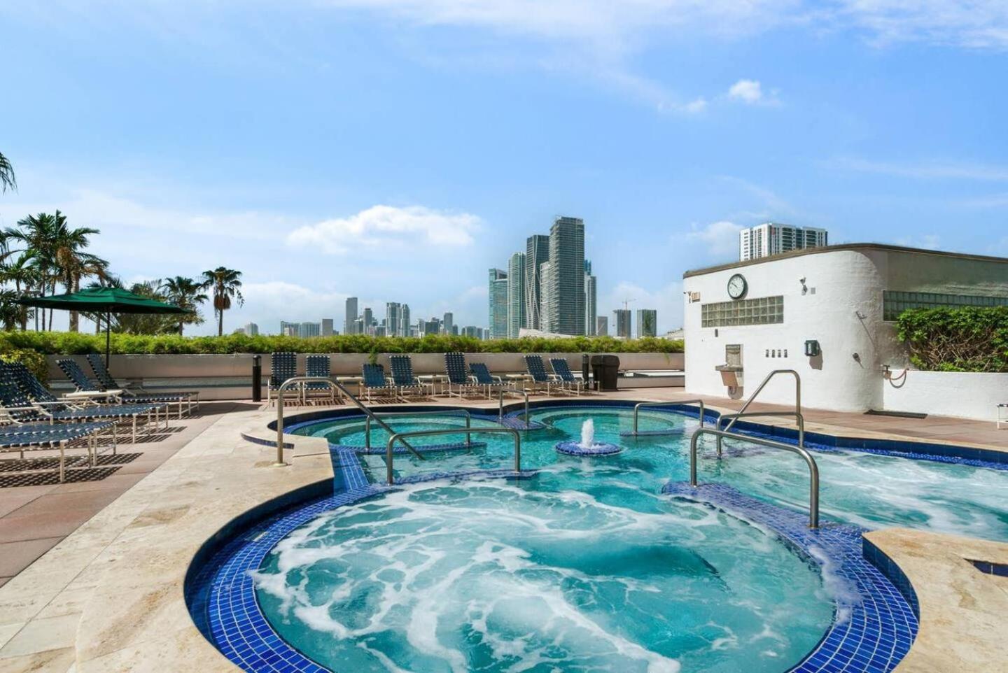 Beautiful Water & Park Views, Remodeled, WFH Office