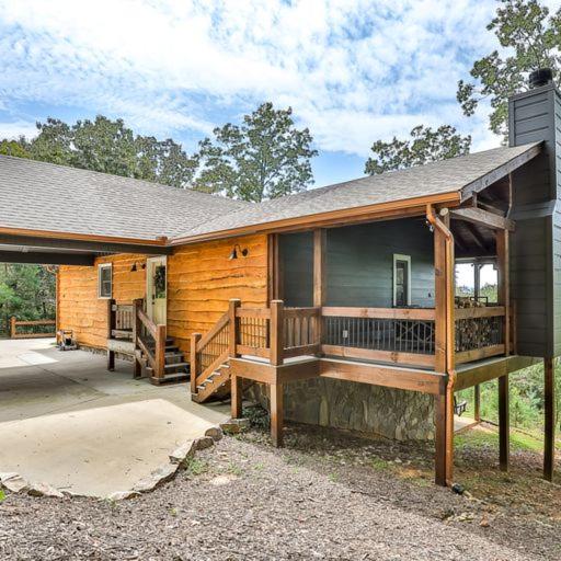 Spacious but cozy, secluded but close to everything