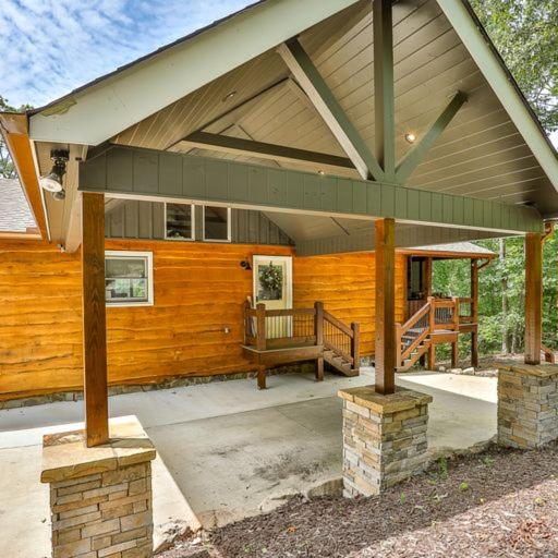 Spacious but cozy, secluded but close to everything