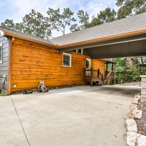 Spacious but cozy, secluded but close to everything