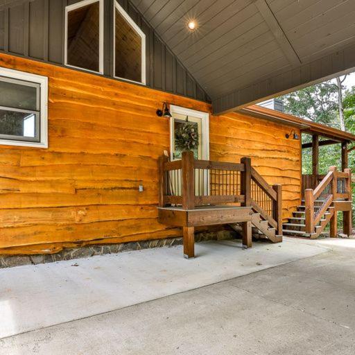 Spacious but cozy, secluded but close to everything
