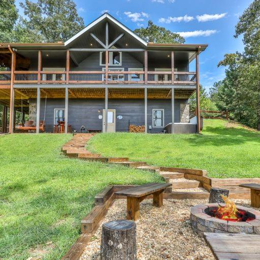 Spacious but cozy, secluded but close to everything