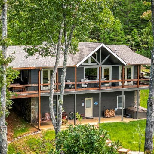 Spacious but cozy, secluded but close to everything