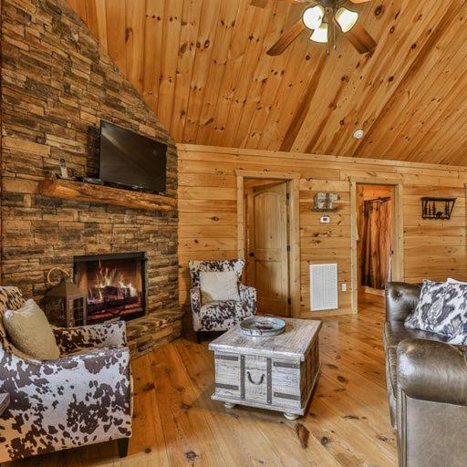 Spacious but cozy, secluded but close to everything