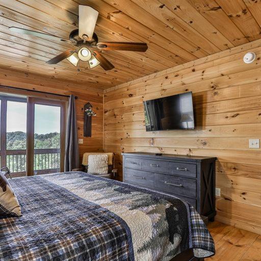 Spacious but cozy, secluded but close to everything