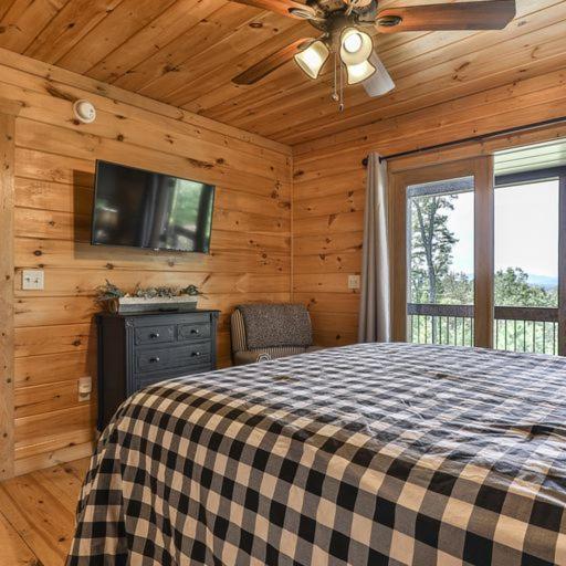 Spacious but cozy, secluded but close to everything