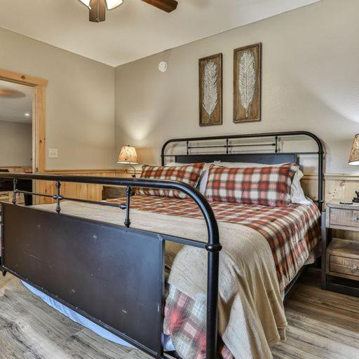Spacious but cozy, secluded but close to everything