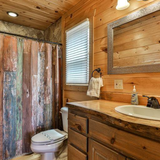 Spacious but cozy, secluded but close to everything
