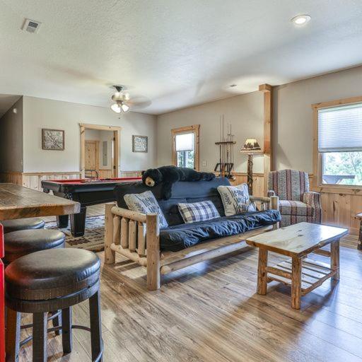 Spacious but cozy, secluded but close to everything