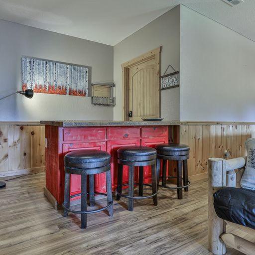 Spacious but cozy, secluded but close to everything
