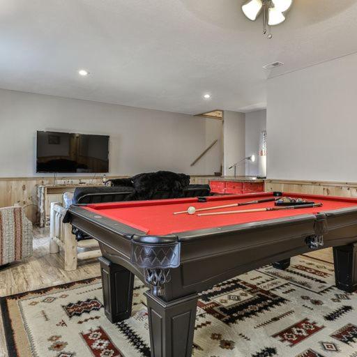 Spacious but cozy, secluded but close to everything