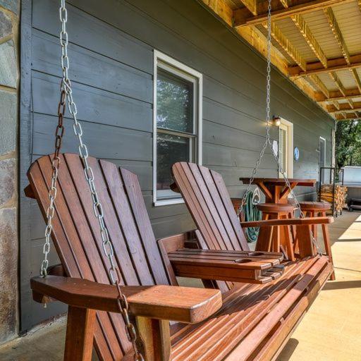 Spacious but cozy, secluded but close to everything